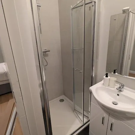 Eyre Square View Πανσιόν 3*